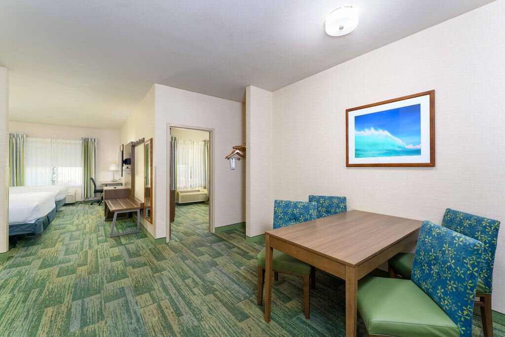 Triple Play Resort Hotel & Suites主图