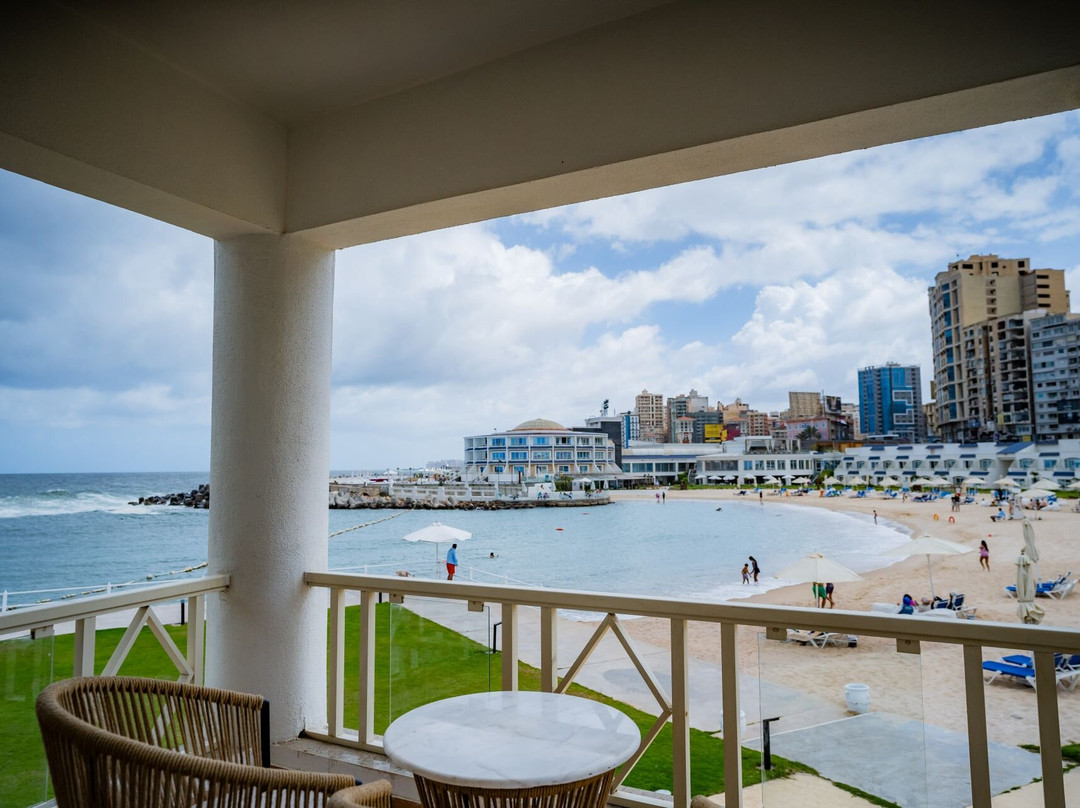 地中海阿祖尔酒店主图