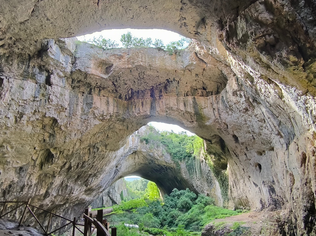 Devetashka Cave景点图片