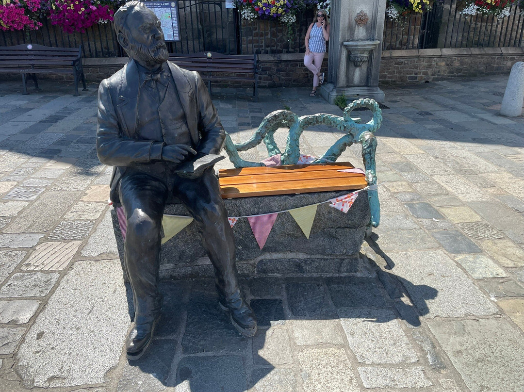 Victor Hugo Statue-St Peter Port必去景点