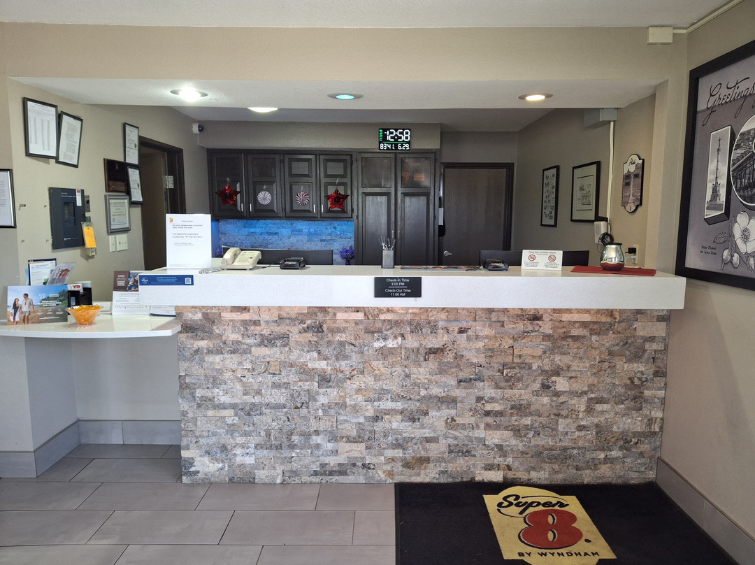 Super 8 by Wyndham Spirit Lake/Okoboji主图