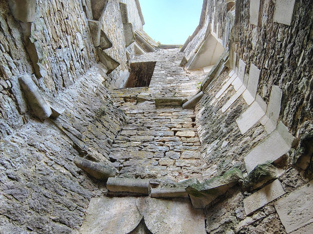 Chateau de Châteauneuf-en-Auxois-Chateauneuf必去景点