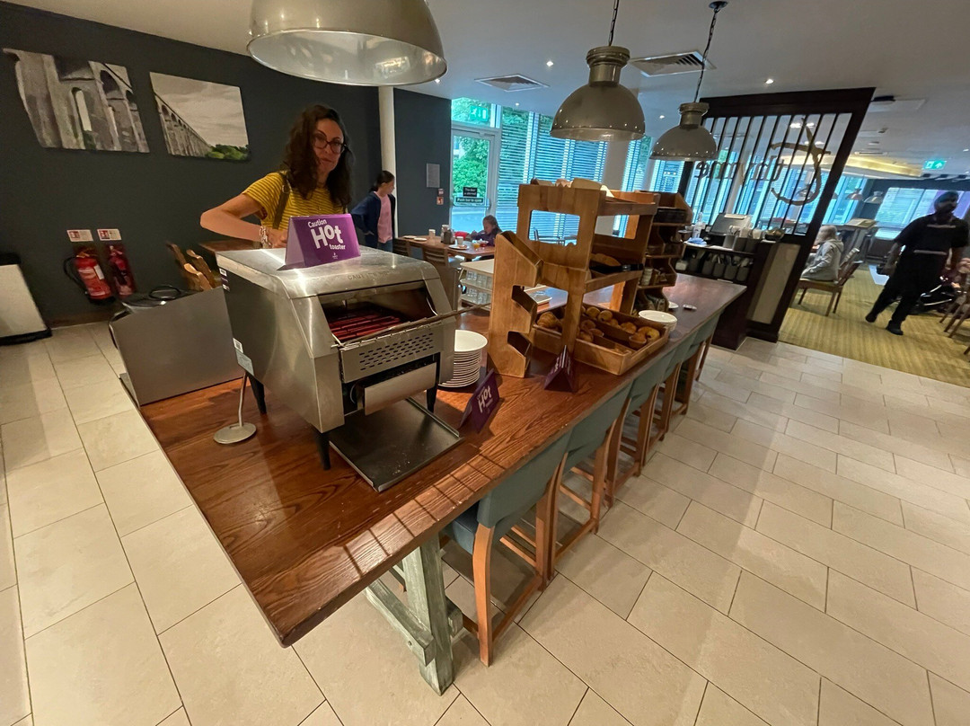 Premier Inn Haywards Heath hotel主图