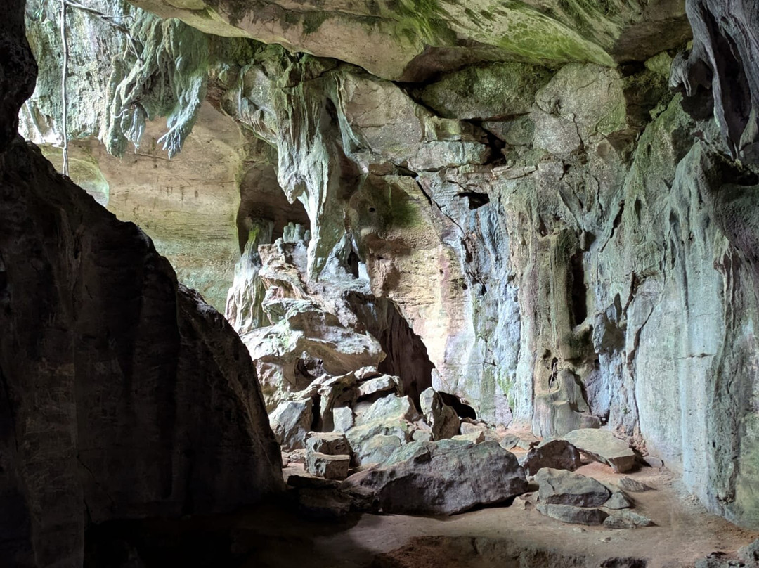 Bat Cave-武吉拉旺必去景点