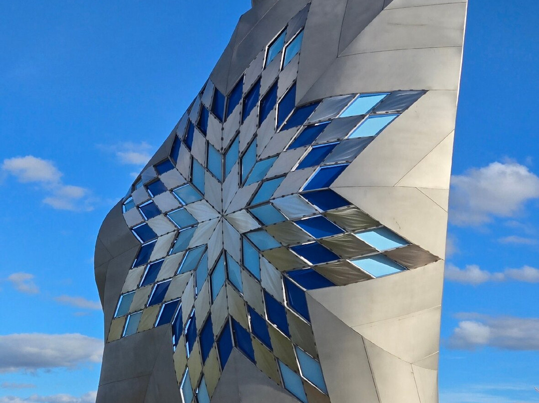 Dignity of Earth and Sky-Chamberlain必去景点