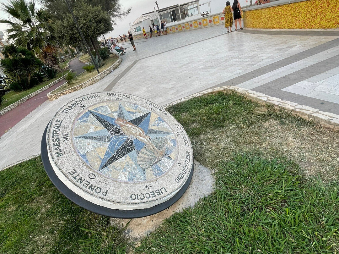 Monumento Ai Caduti Del Mare-Catanzaro Lido必去景点