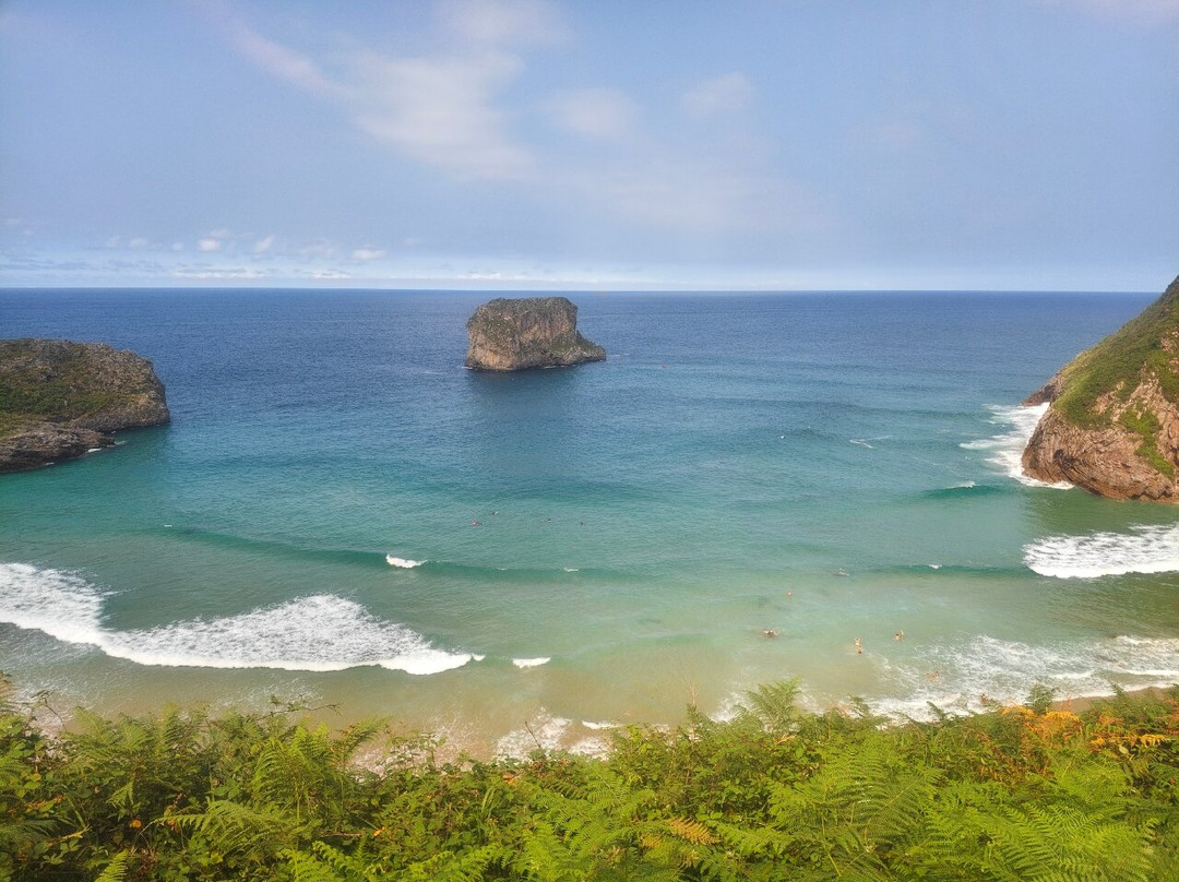 Playa de la Ballota-利亚内斯必去景点