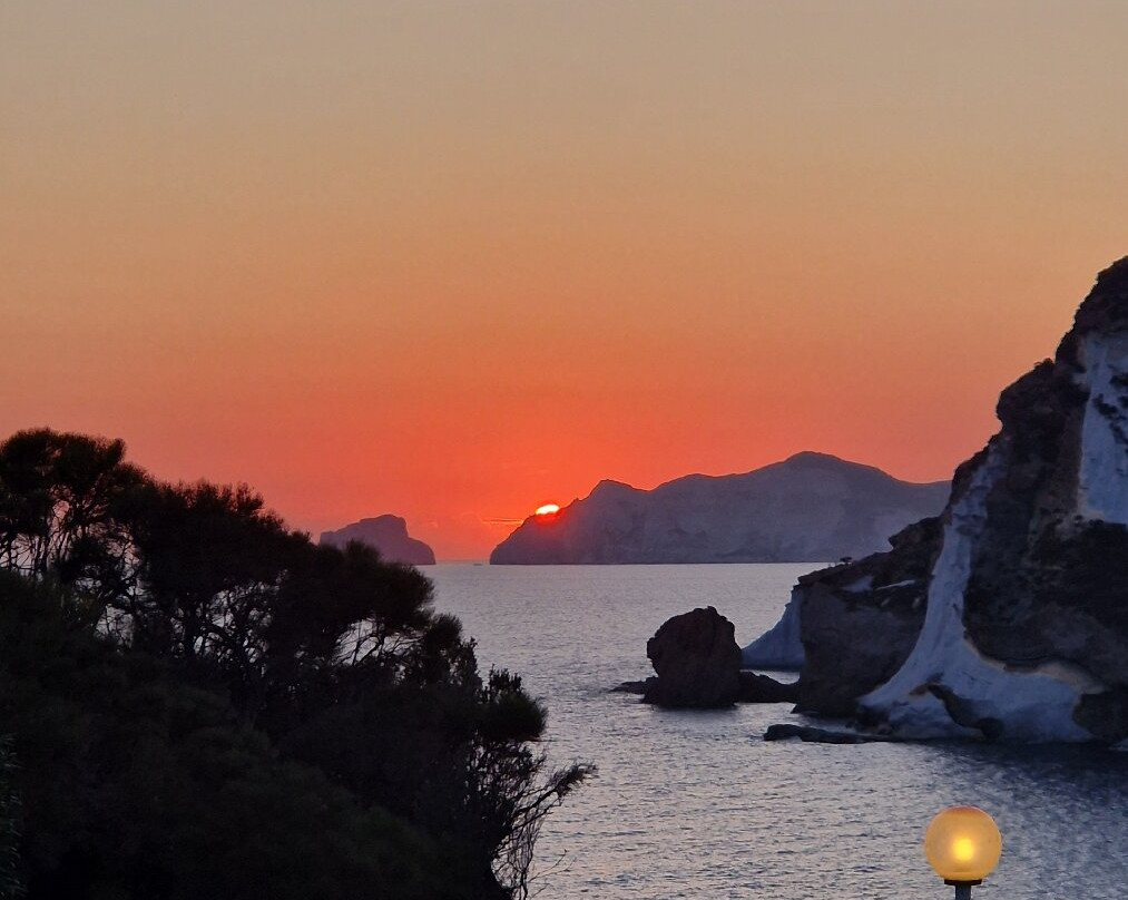 Chiaia Di Luna-Ponza Island必去景点
