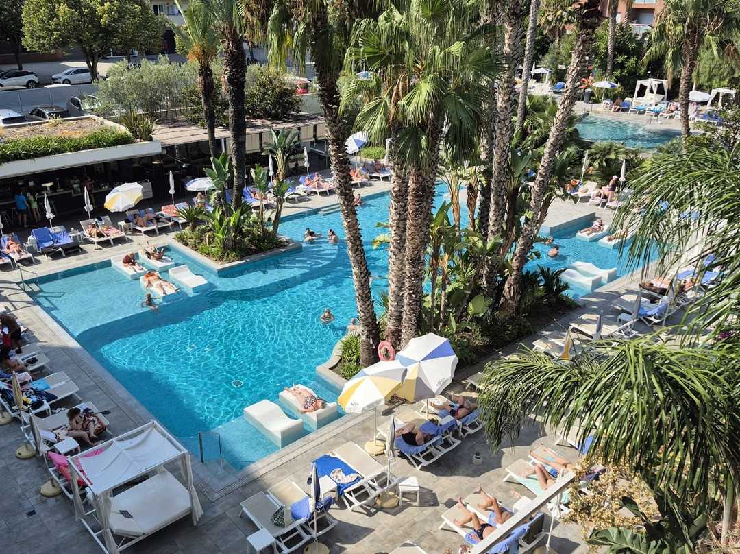 美丽海滩阿瓜酒店主图