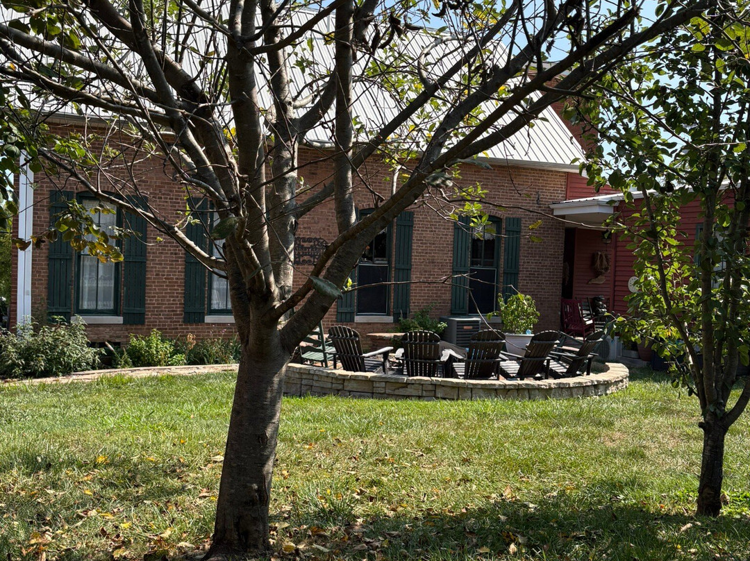 1818梅因大街住宿加早餐酒店主图