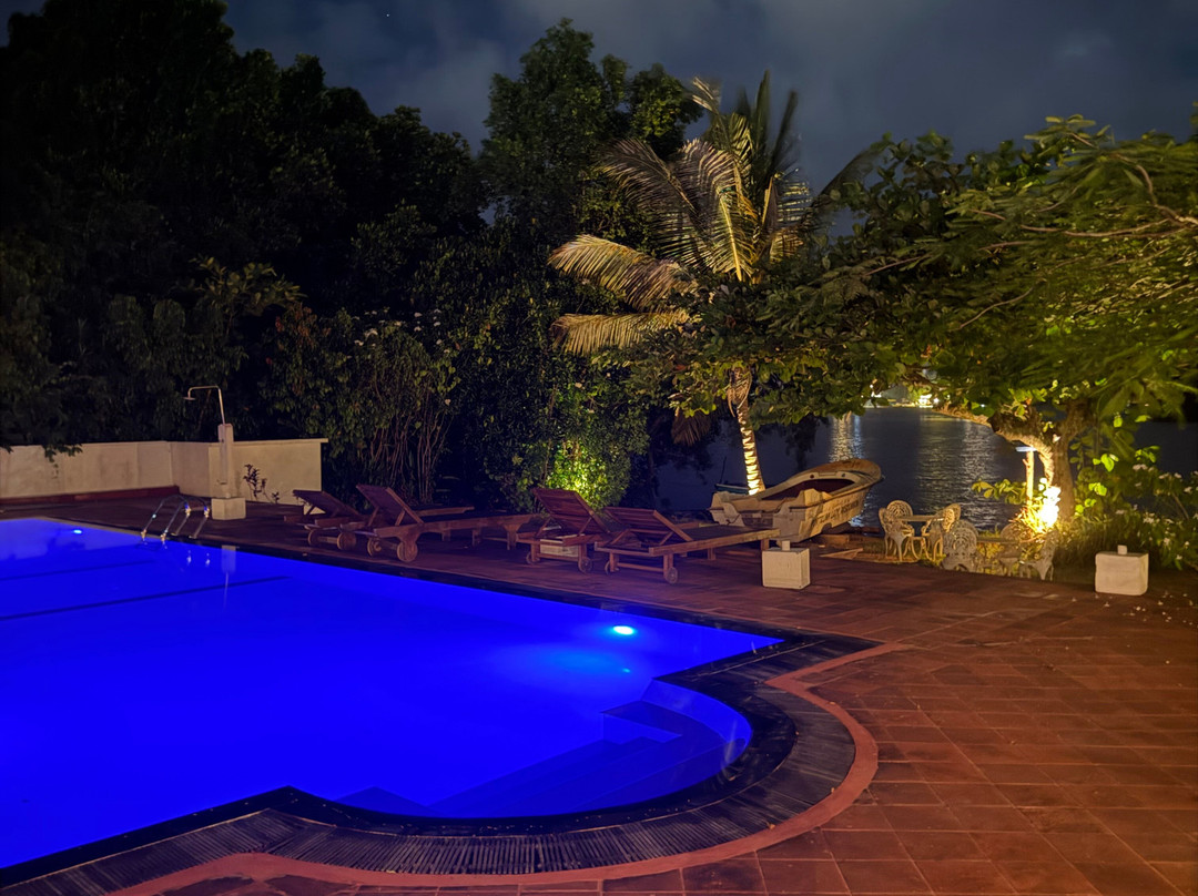 本托塔水滨度假酒店主图