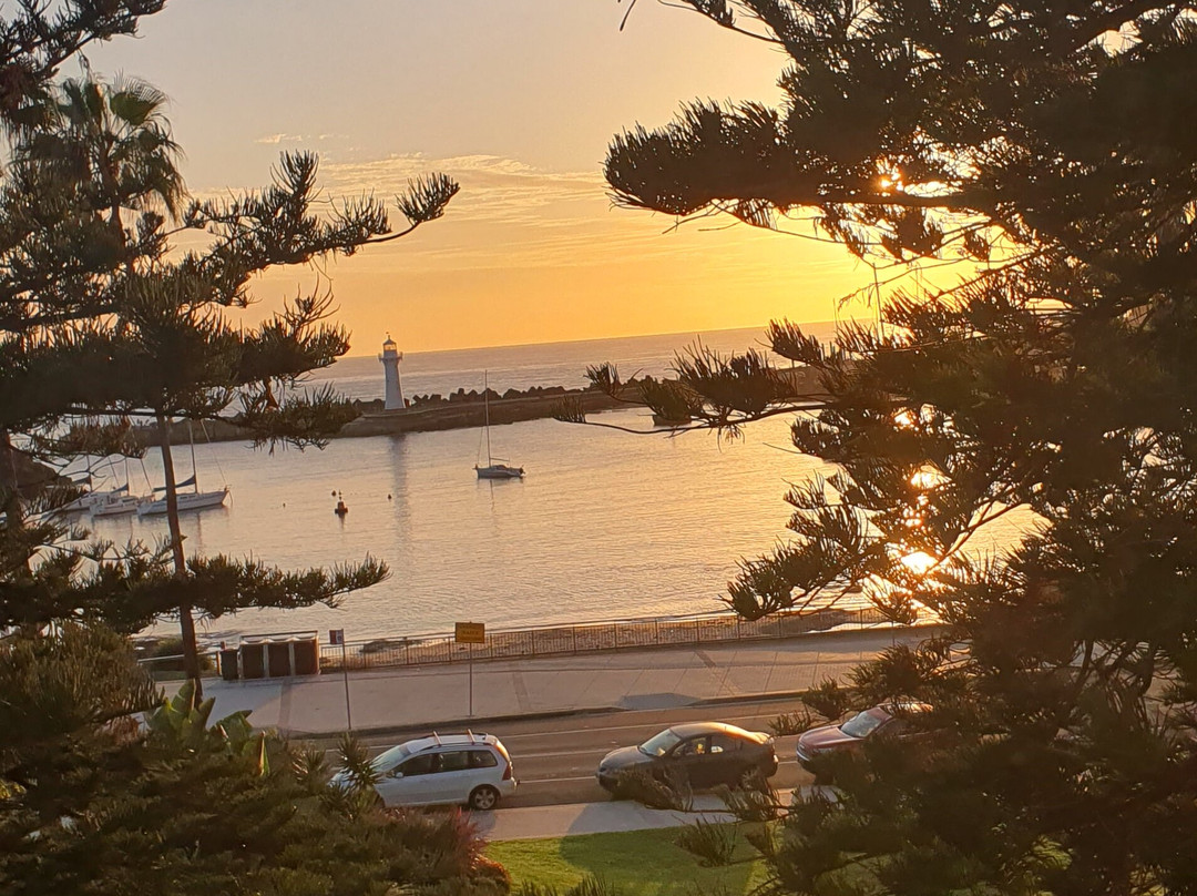 游艇码头汽车旅馆主图