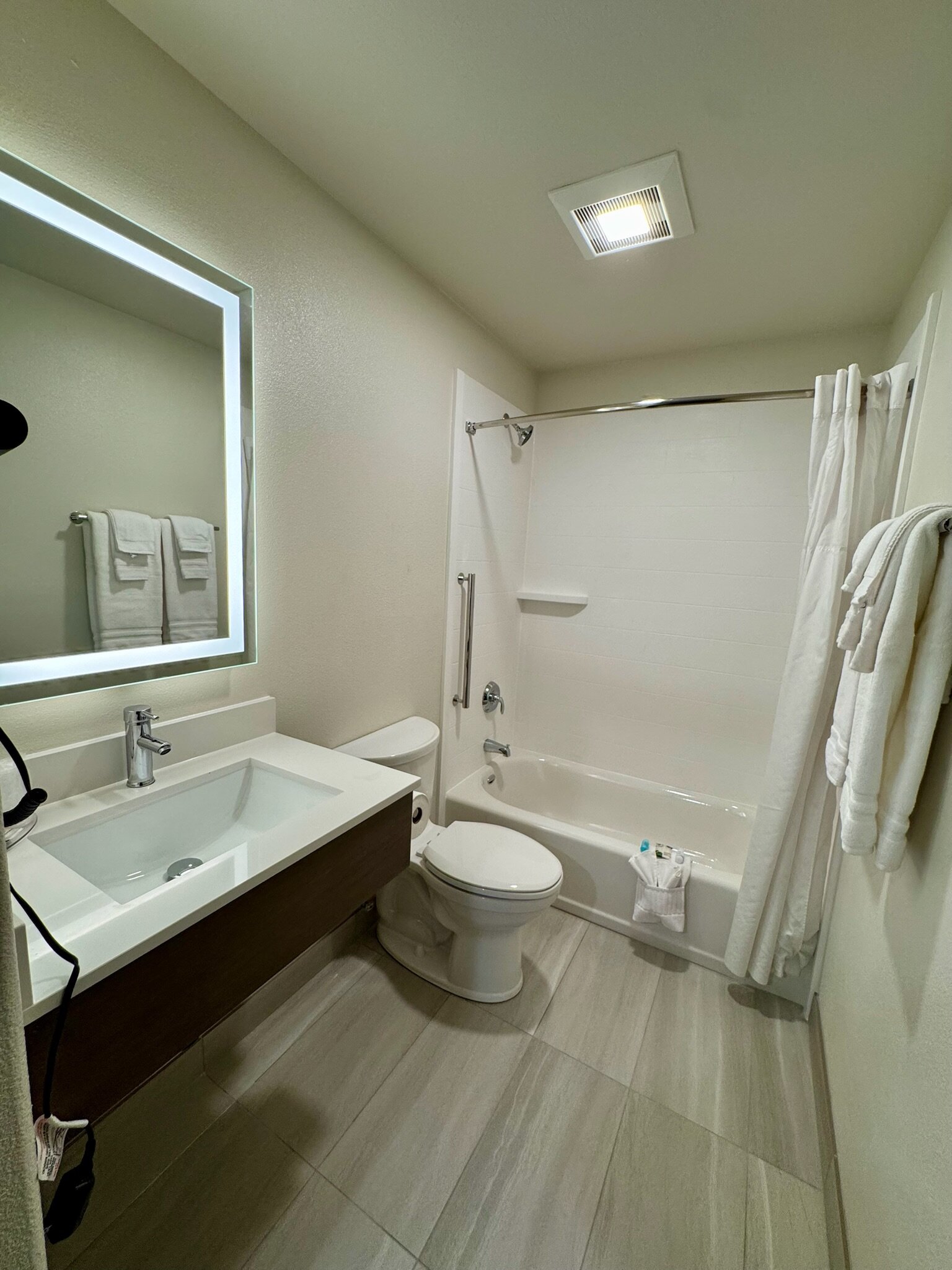 Alaska's Select Inn Hotel-浴室