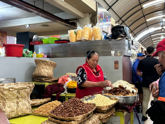 Mercado 10 De Agosto-昆卡必去景点