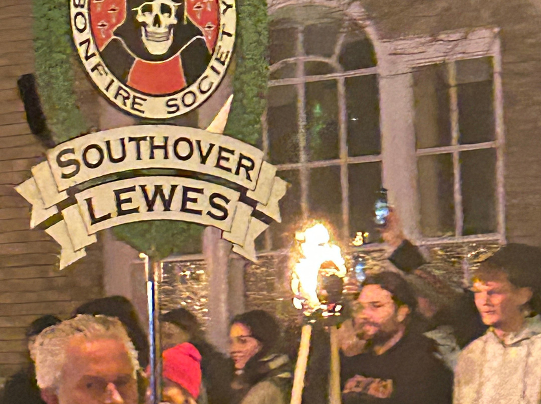 刘易斯篝火之夜-刘易斯必去景点