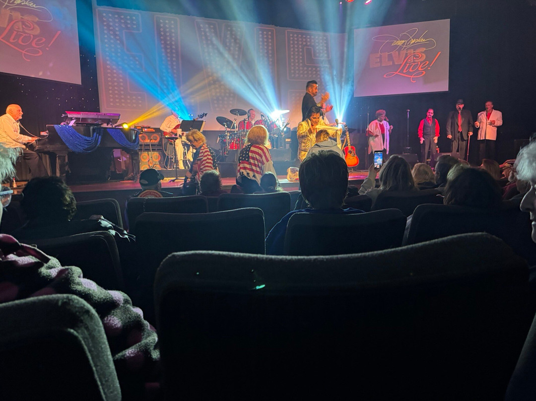 Jerry Presley's God and Country Theaters-布兰森必去景点