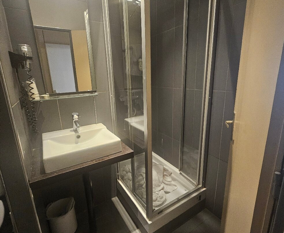 红色福克斯酒店主图