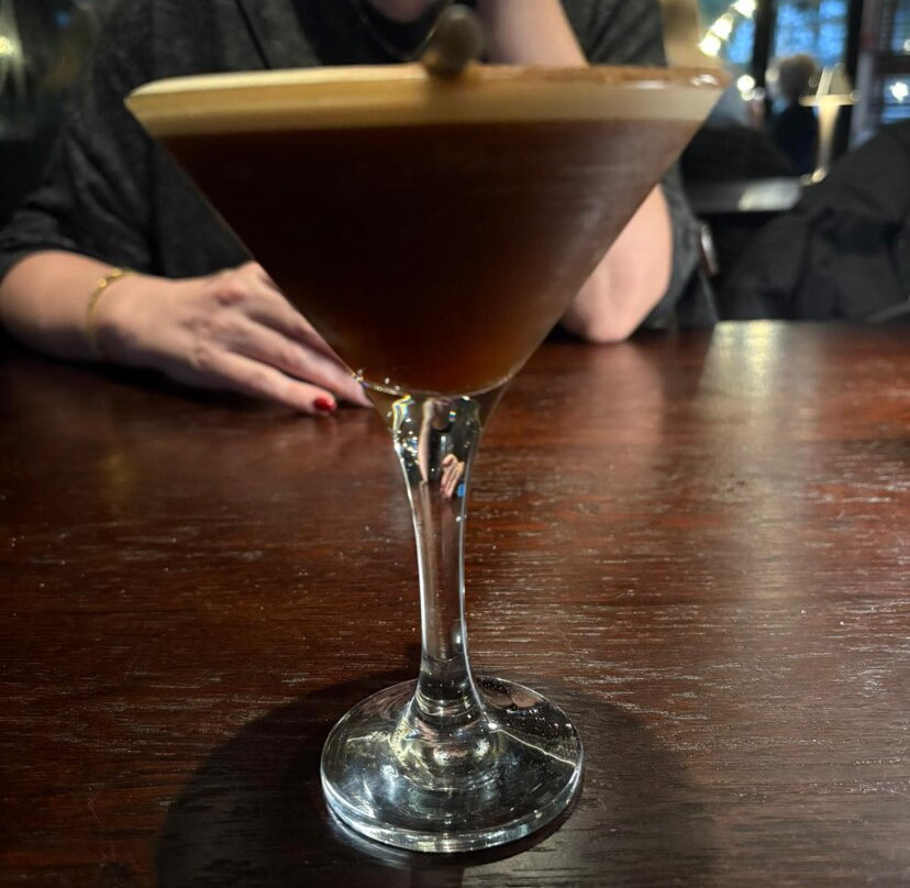 The Tudor Hotel Airdrie主图