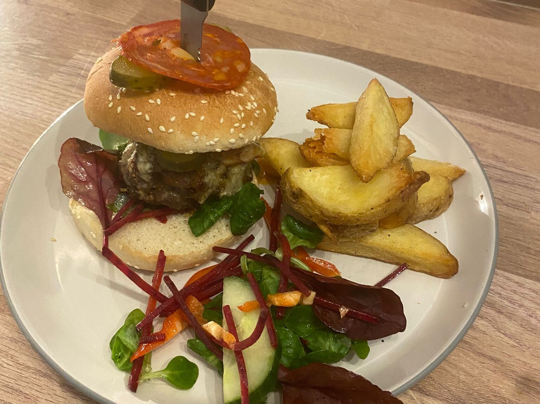 The Black Lion Royal Hotel主图