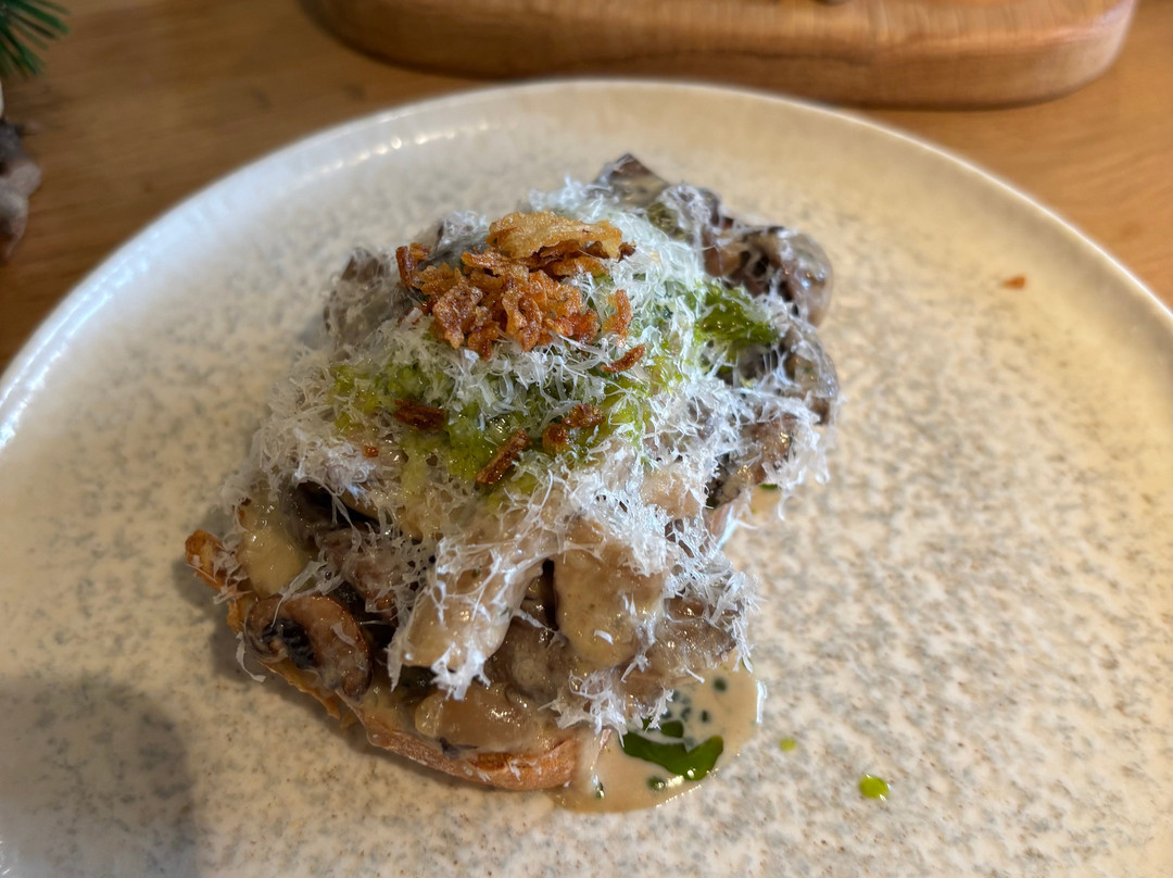 The White Hart Hotel主图