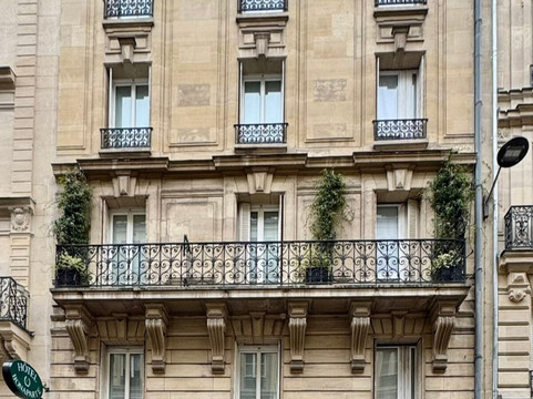 波拿巴特酒店主图