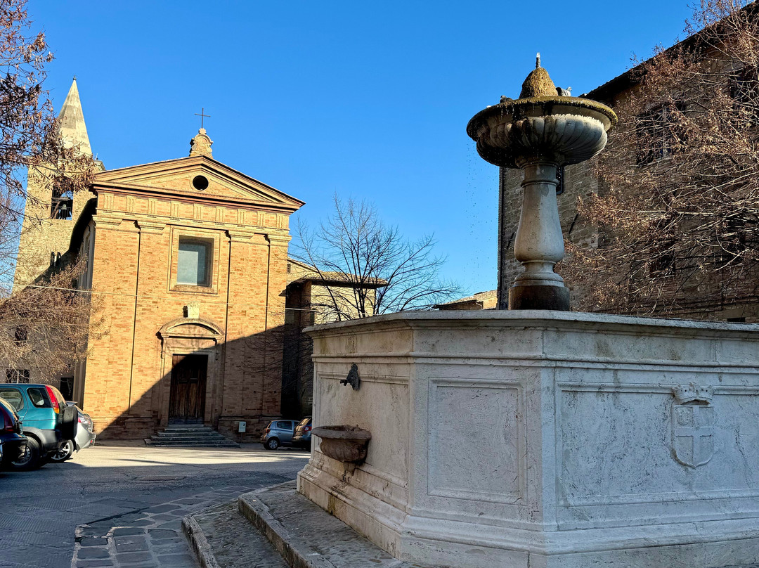 Fontana di Piazza Garibaldi-Bettona必去景点