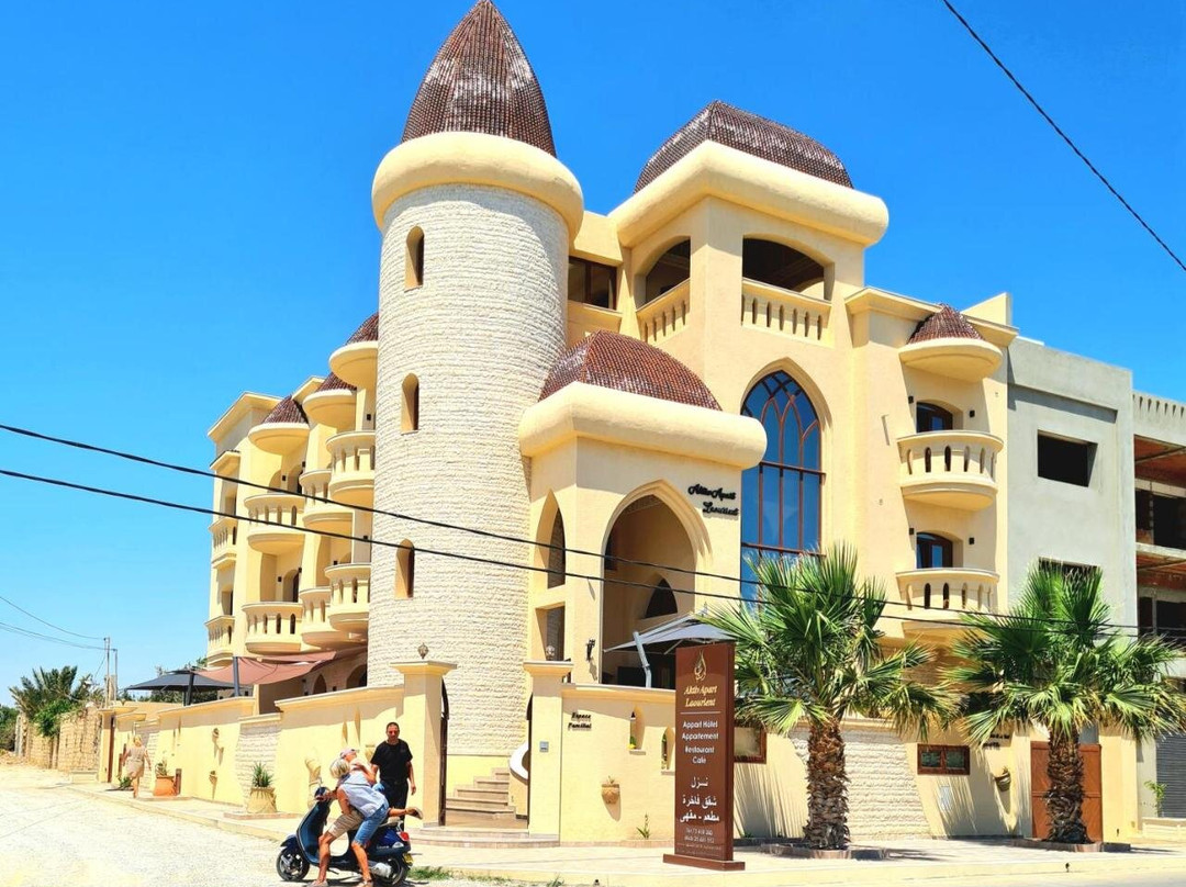 Laourient Apartments