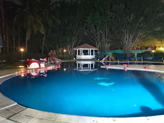 名流俱乐部酒店主图