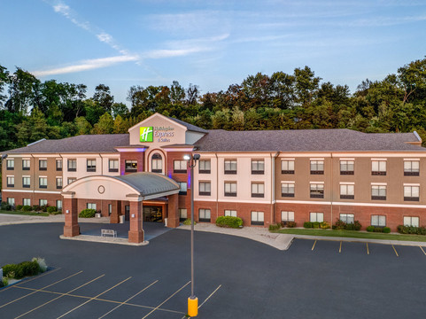 Crooksville酒店住宿-北曾斯维尔快捷假日&套房酒店