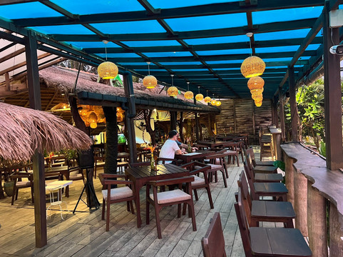 Shelter Beach Restaurant