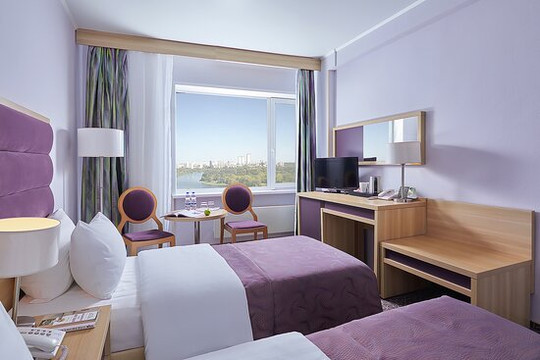 伊兹麦洛娃三角洲酒店主图