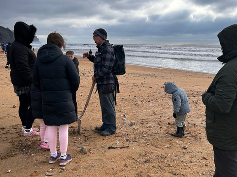 Jurassic Coast Guides-Charmouth必去景点