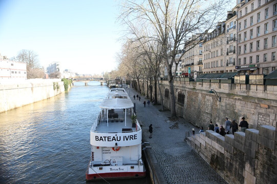 Les bouquinistes de paris-巴黎必去景点