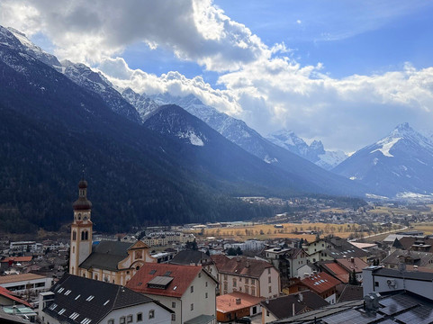 哈比希特酒店主图