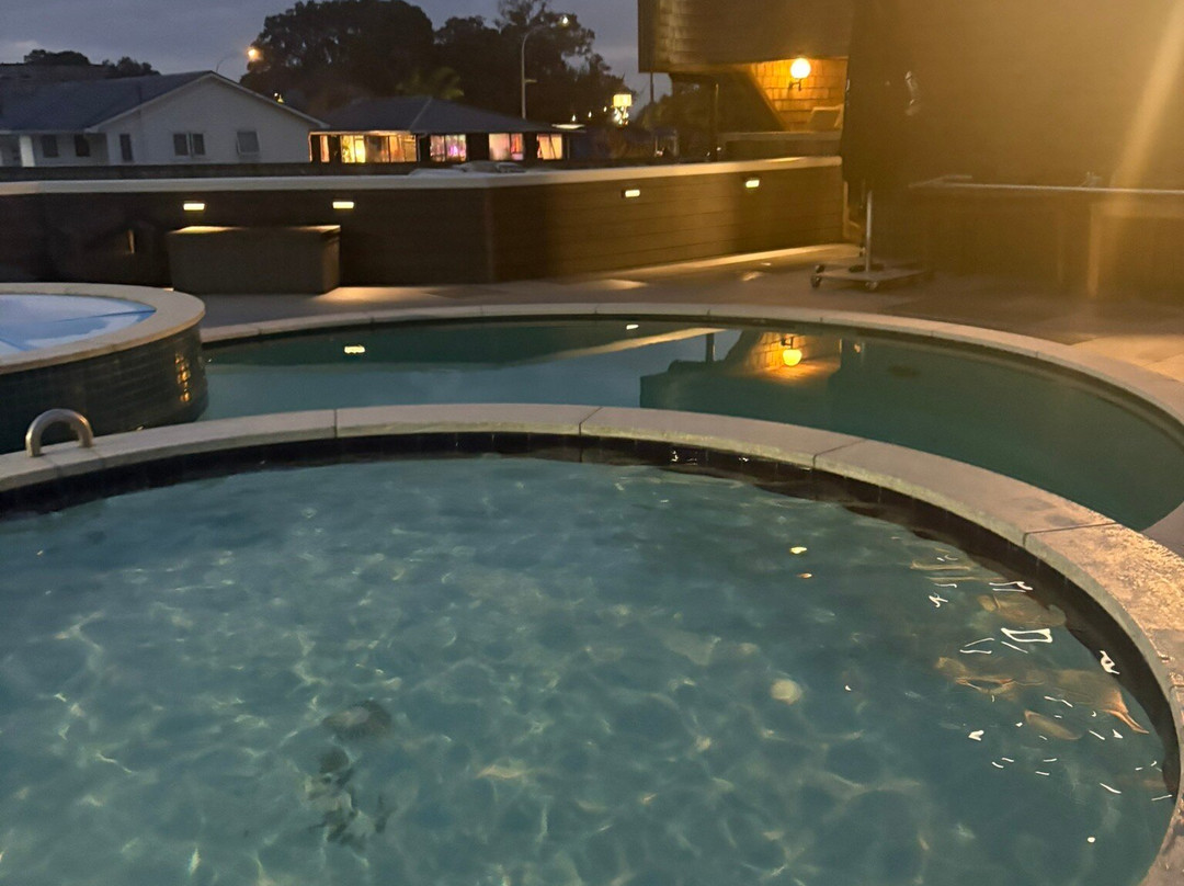 派尔尼尔海滨公寓式酒店主图