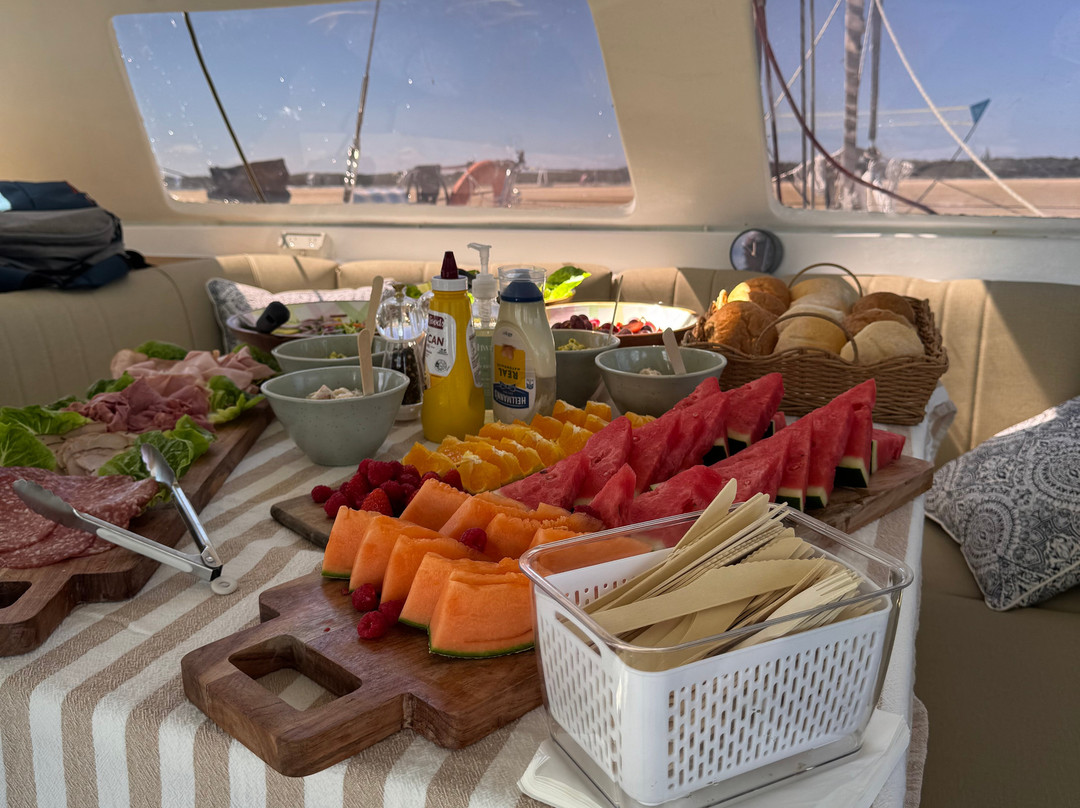 Sunrise Sailing Charters Gold Coast-梅因海滩必去景点