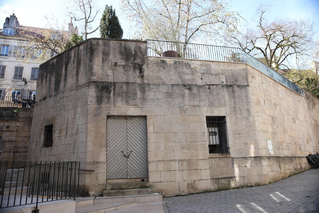 La Fontaine rue des Vieilles Boucheries-多勒必去景点