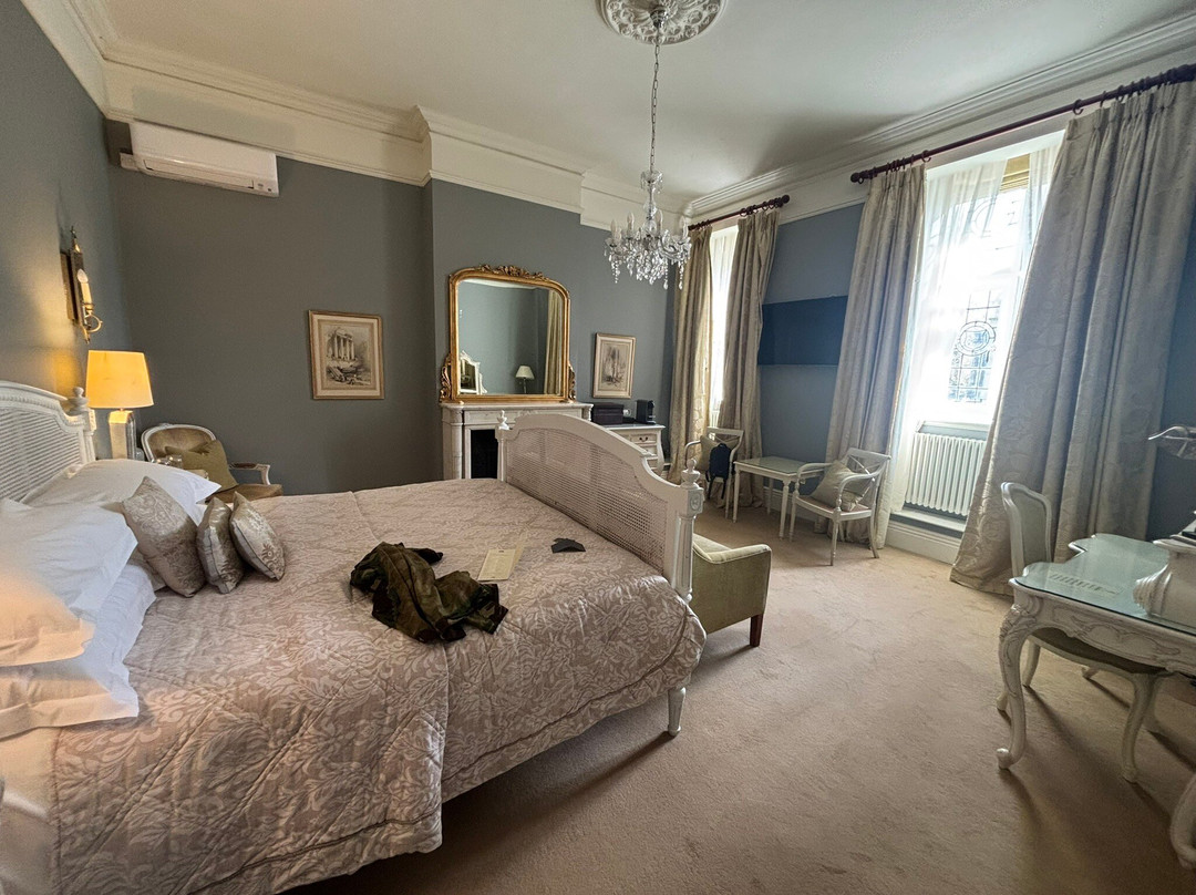 拉什顿霍尔Spa酒店主图