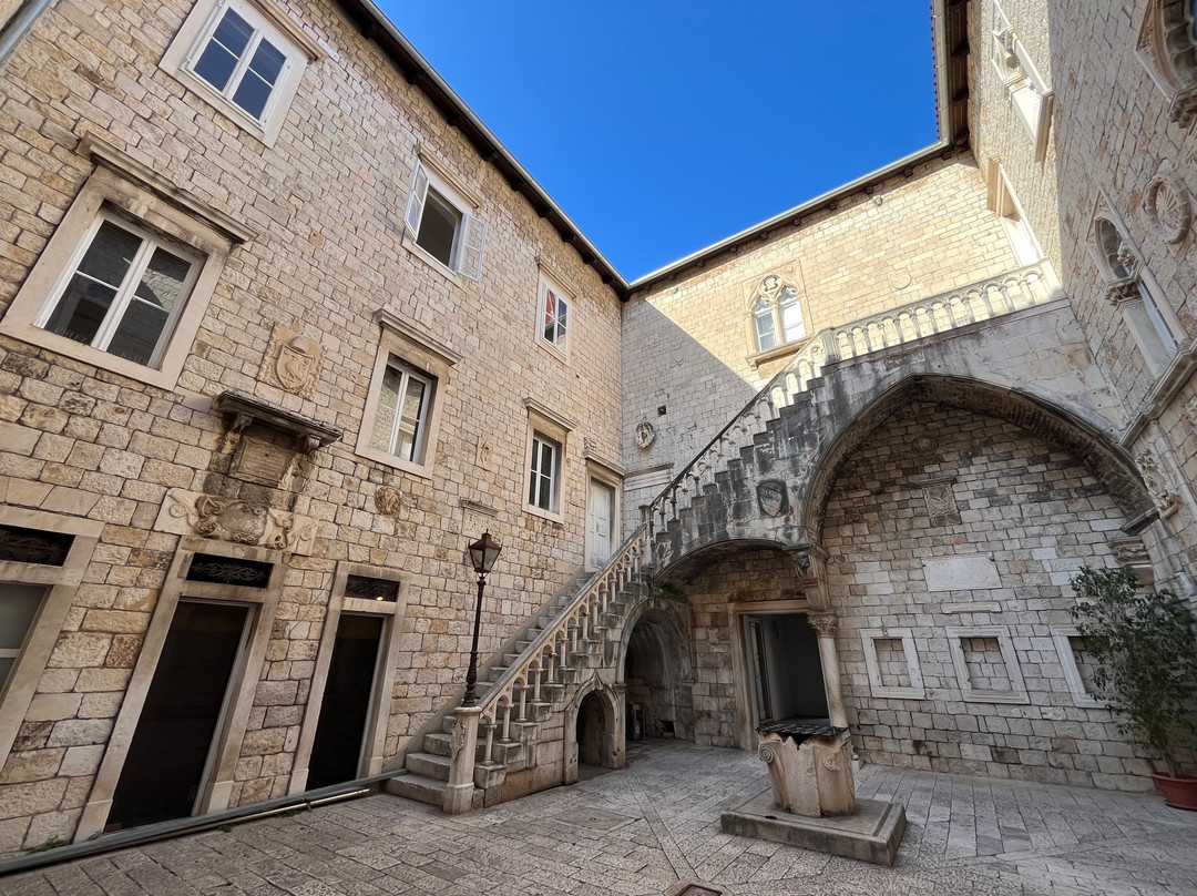 Ayuntamiento Trogir-特罗吉尔必去景点
