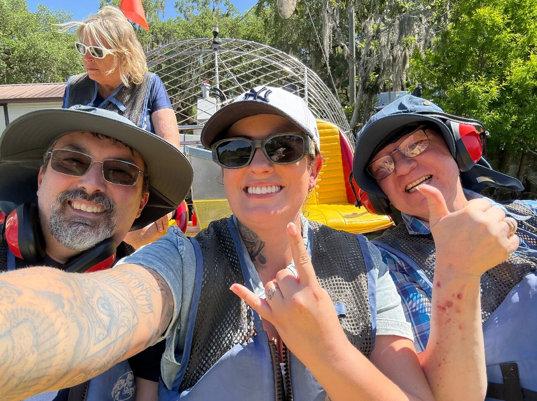 Alligator's Unlimited  Airboat Nature Tours-莱克威尔士必去景点