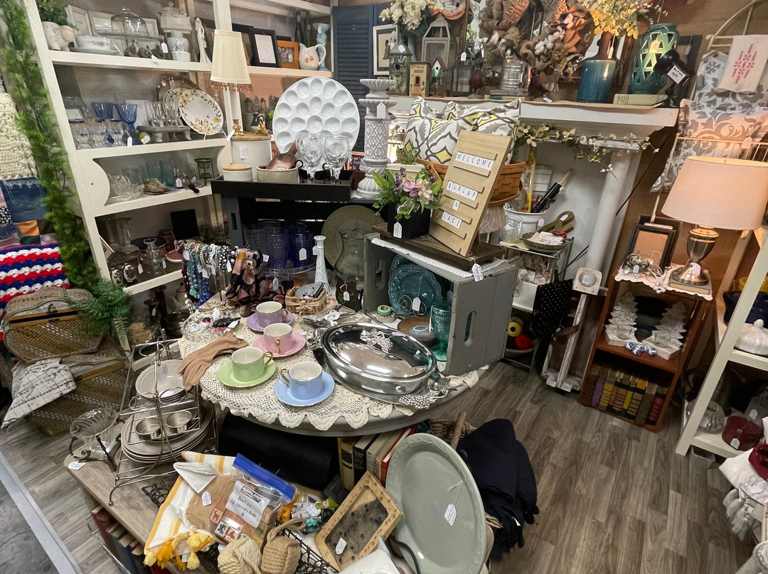 Flea Market Frenzy Vendor Mall-Newburgh必去景点