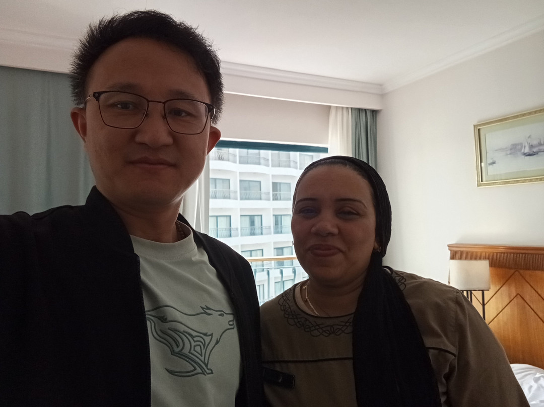 阿扎尔金字塔酒店主图