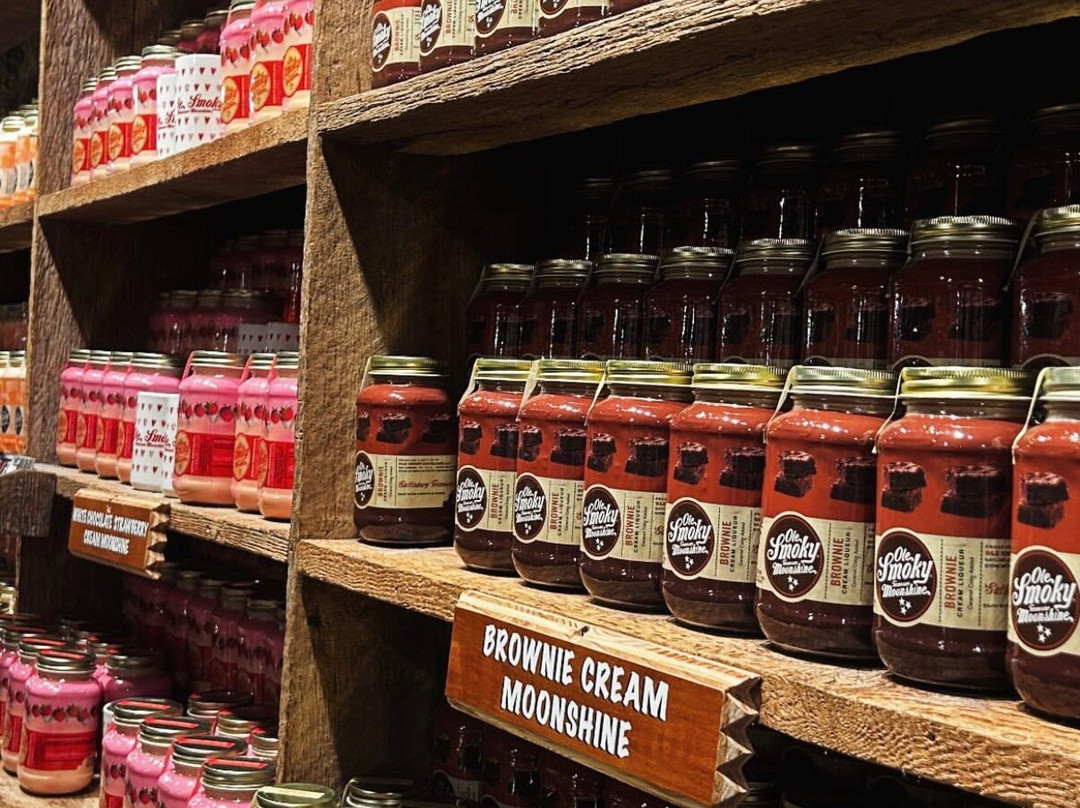 Ole Smoky Distillery - The Holler-盖林柏格必去景点