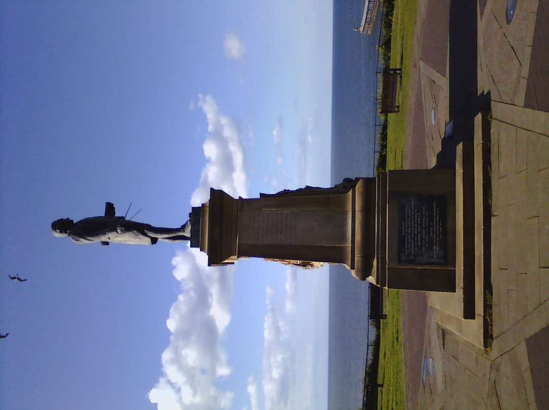 Captain Cook Statue-惠特比必去景点