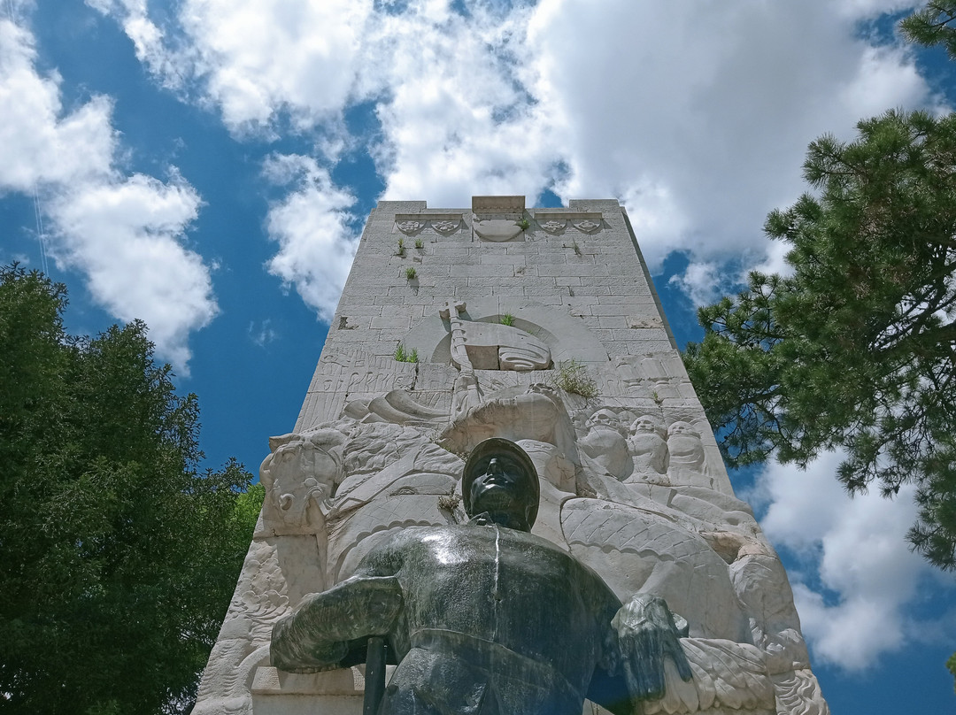 Monumento ai Caduti-古比奥必去景点
