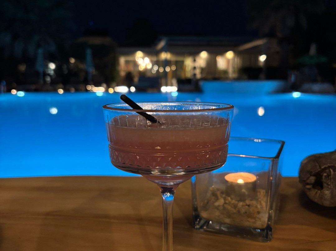 阿维托斯度假酒店主图
