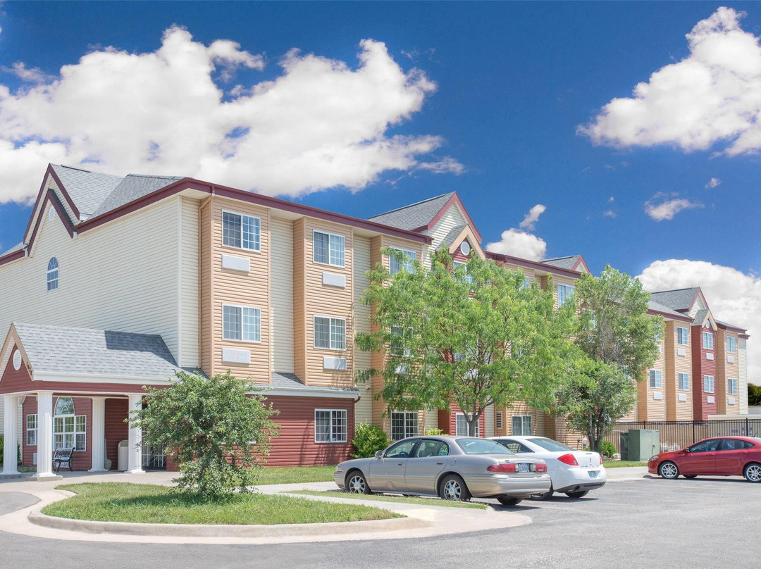 Lyons酒店住宿-Days Inn & Suites by Wyndham Hutchinson