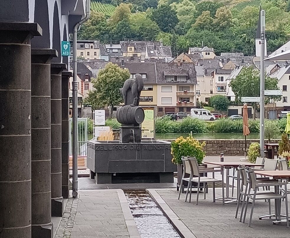 "Zeller Schwarze Katz"-Brunnen-Zell (Mosel)必去景点