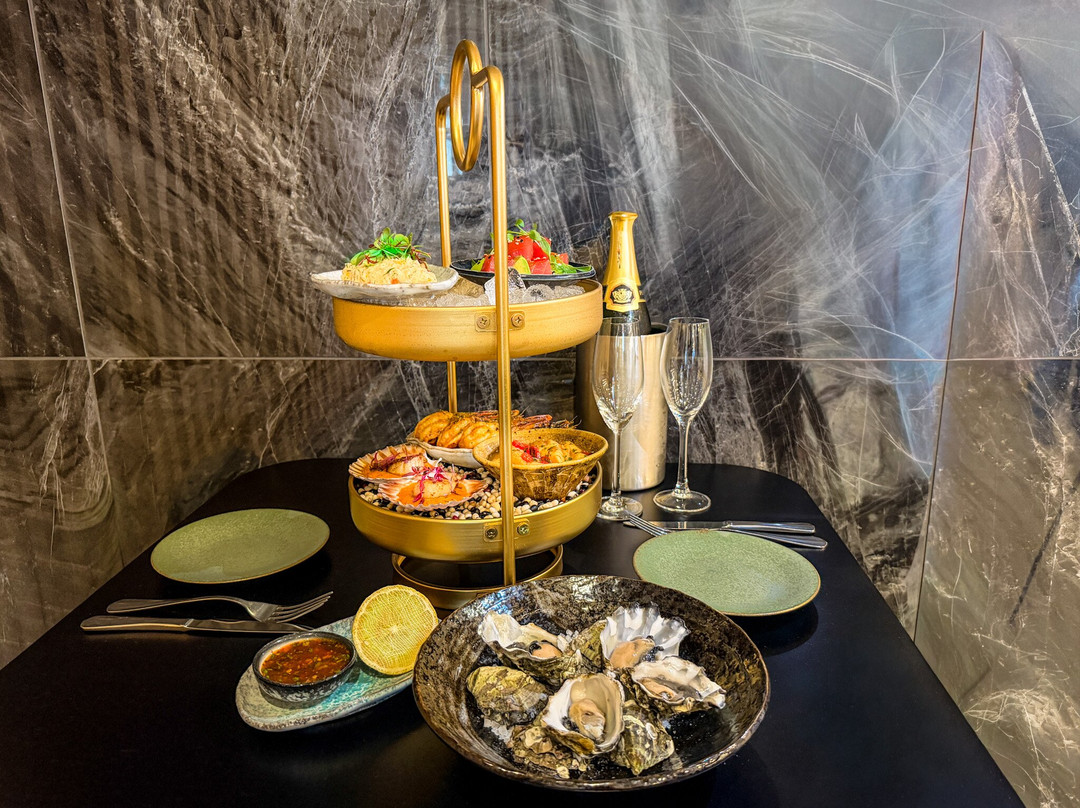 Tides Cafe & Bar At Deep Blue