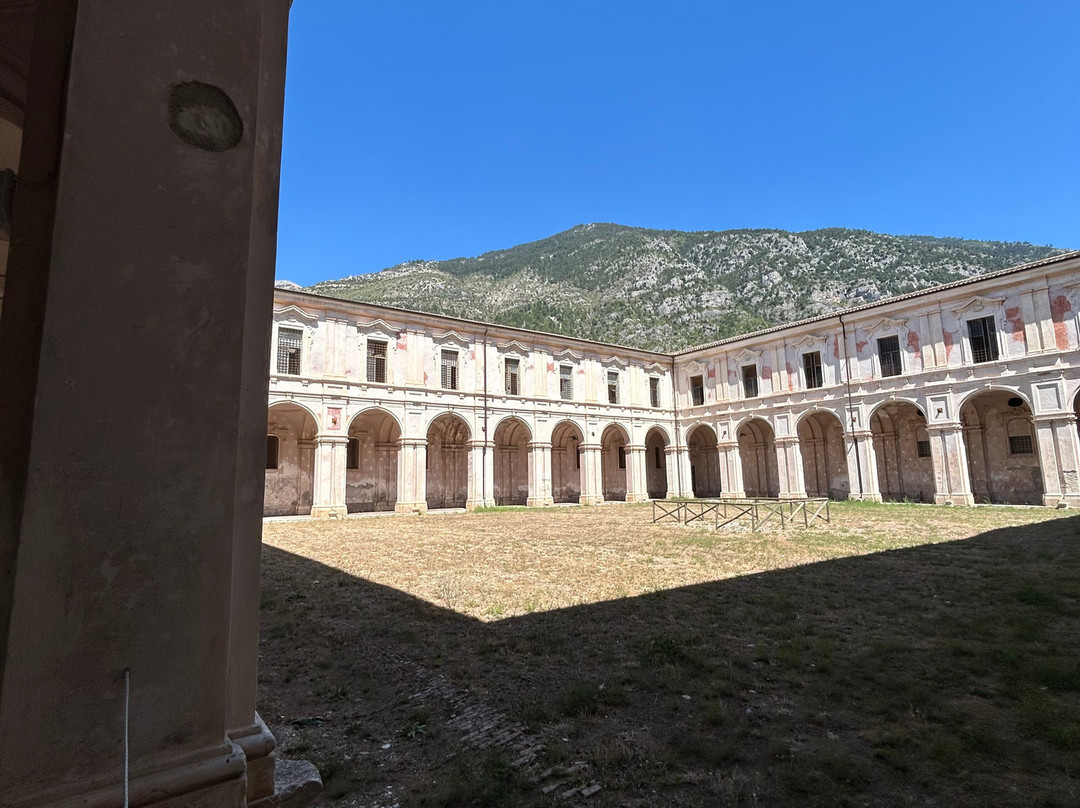 Abbazia di Santo Spirito al Morrone-苏尔莫纳必去景点